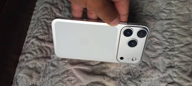 Apple iPhone XR converted to 17pro
