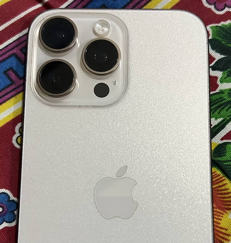 Apple iPhone 16 Pro Max 0