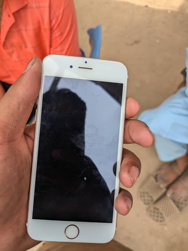 Apple iPhone 6S 1