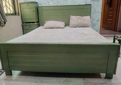 bed set and Almari