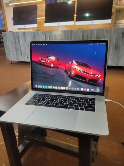 MacBook pro 2019 15inch 4gb graphic card