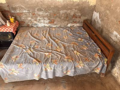 Bed with chairs table and takposh