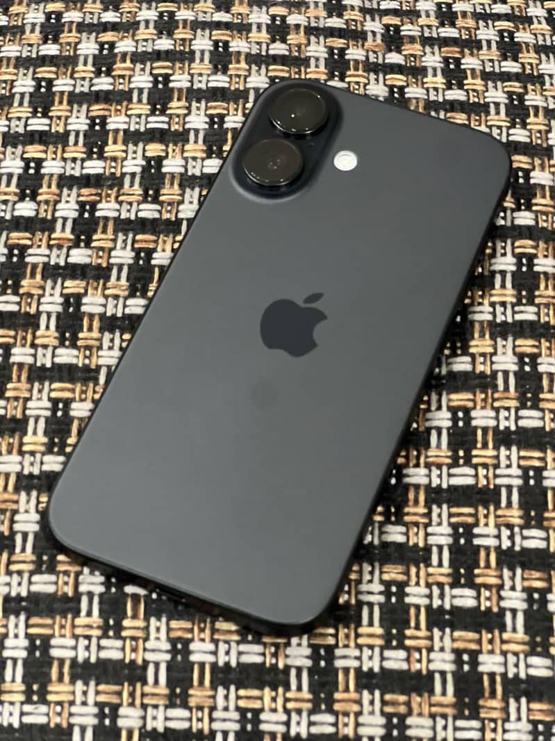 Apple iPhone 16 0