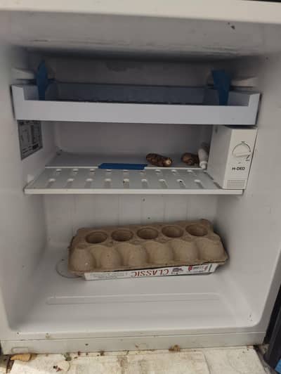 Urgent Refrigerator home essentials sale