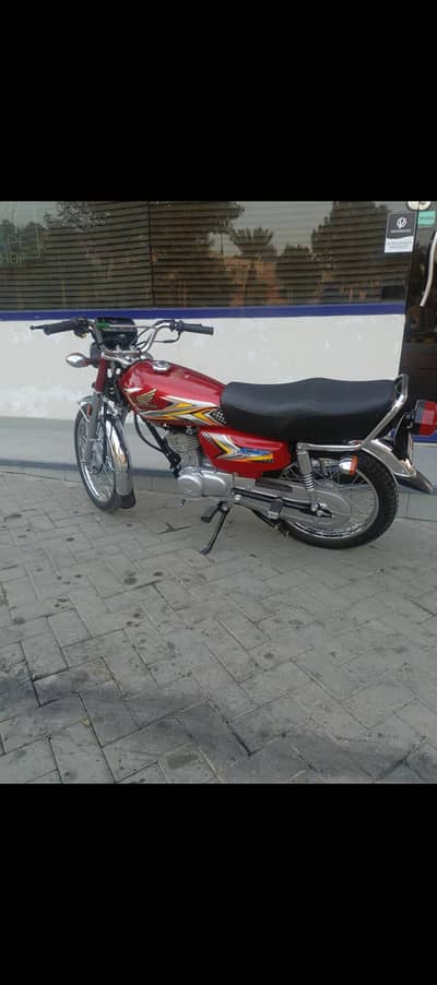 Honda 125 2025 model red color