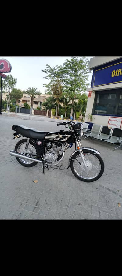 Honda 125 2025 model red color