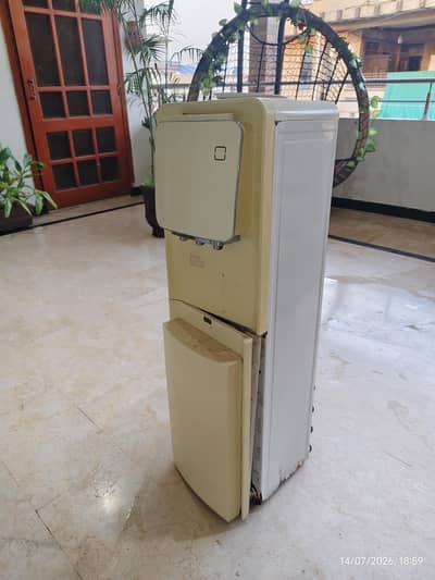 Water Dispenser Homage (used)