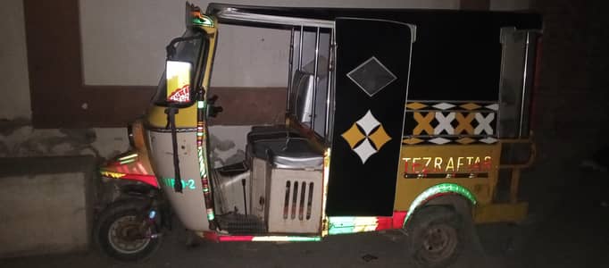 CNG rikshaw available on lease
