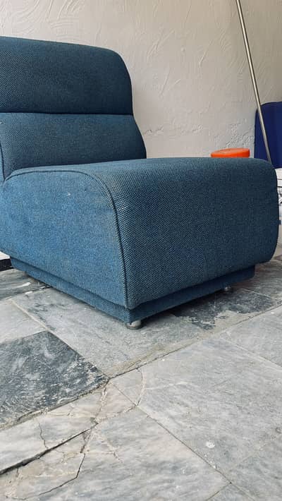 Single seat sofa without arms