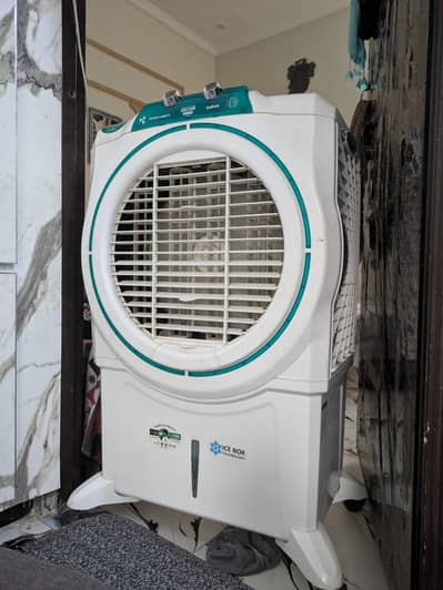 Boss air cooler ice box urgent sale q