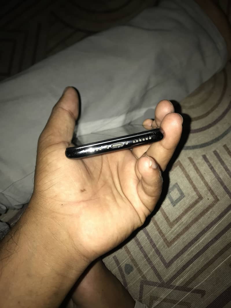 Apple iPhone 11 Pro 2