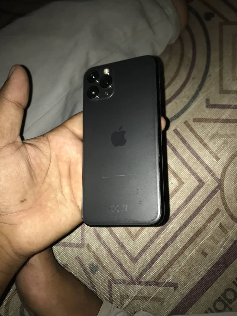 Apple iPhone 11 Pro 4