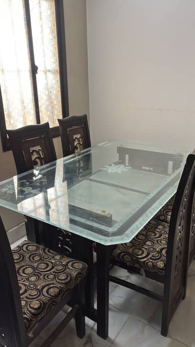 Dinning table with 6 chairs