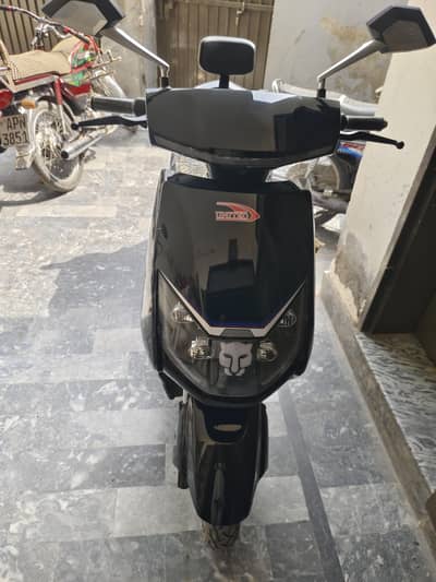 united Scooty 1000 watt