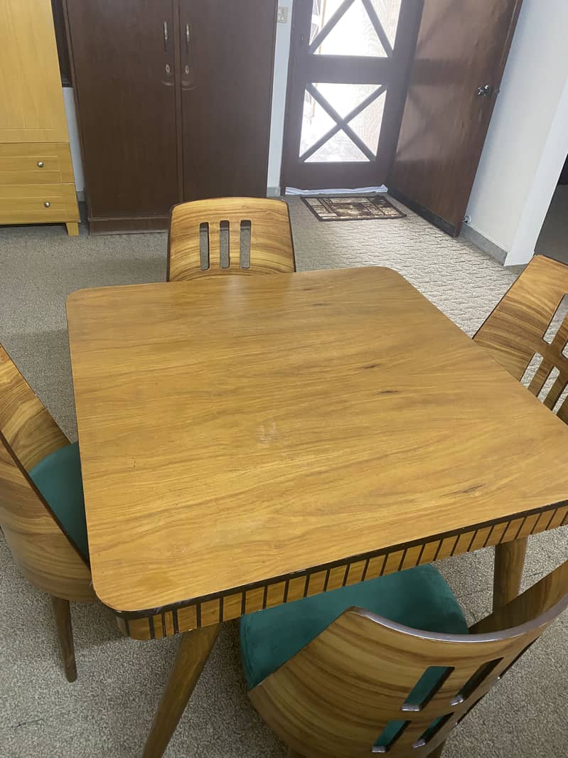 4 seater dining table 0