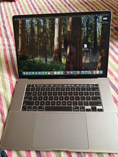 Macbook Pro 2019 i9 16 inch 16gb 1tb 9.9/10