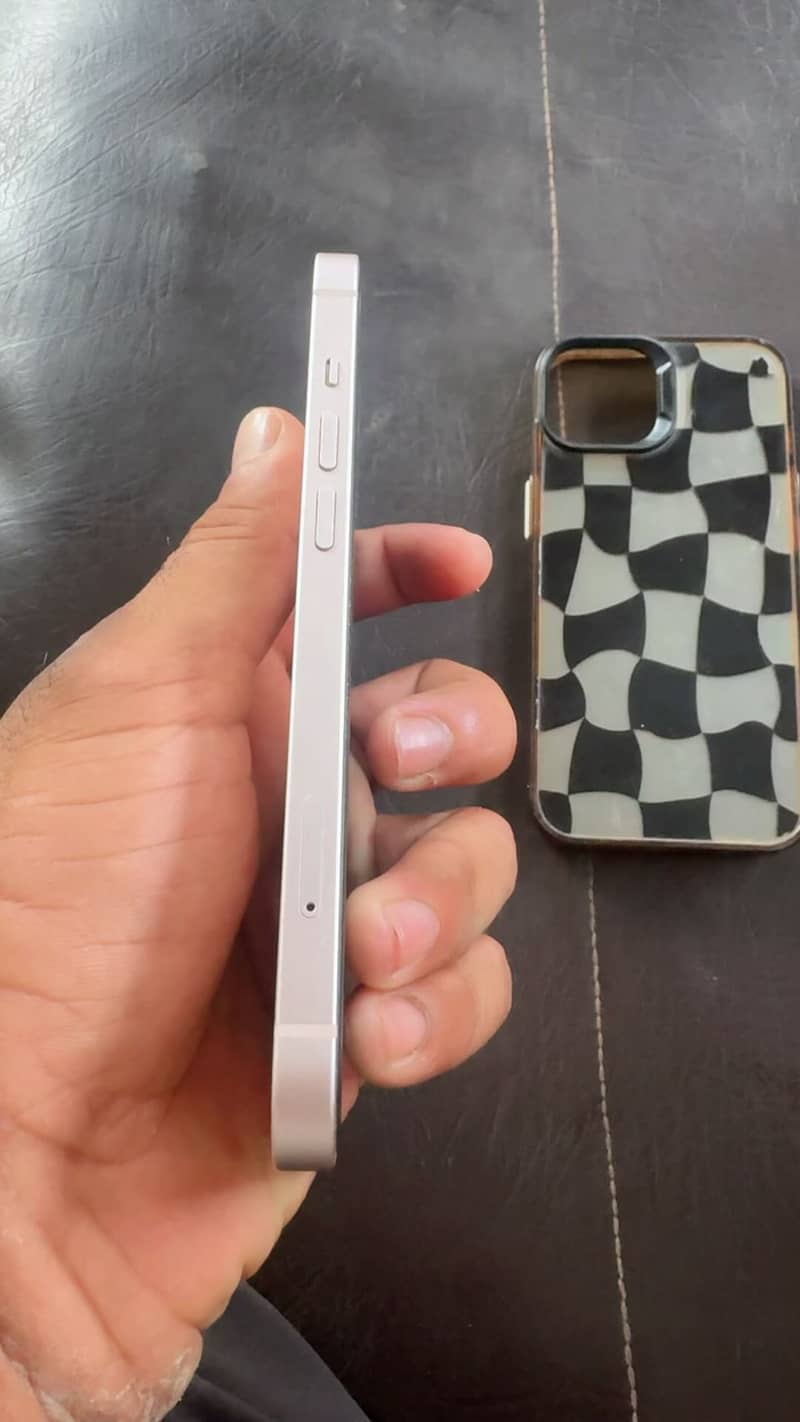 Apple iPhone 13 3