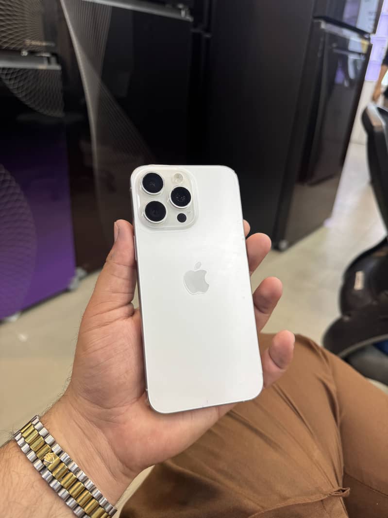 Iphone 15 pro max 3