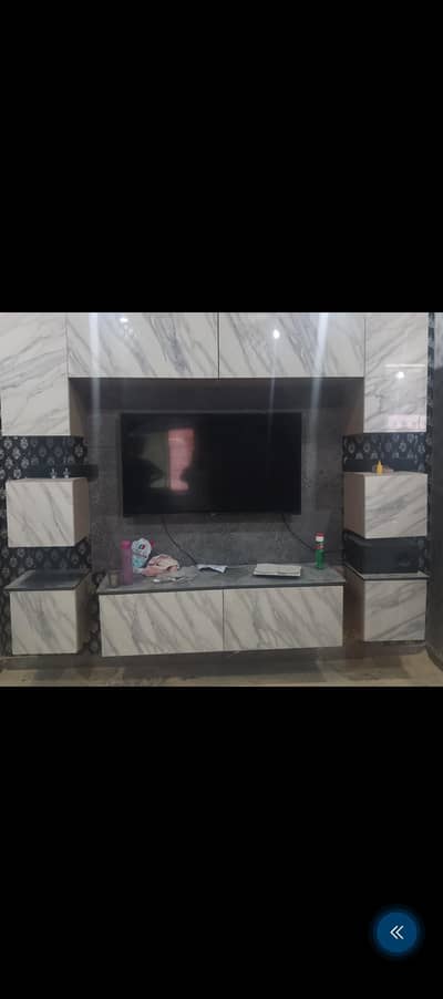 LCD wall wardrop