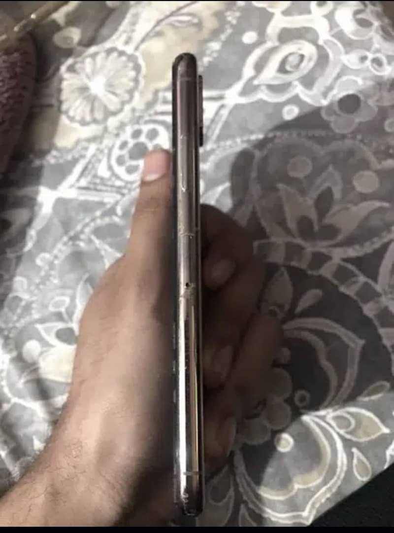 Apple iPhone XS 3