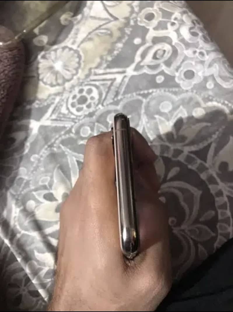 Apple iPhone XS 5