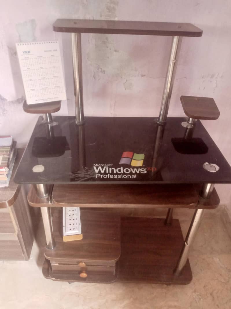 Computer table 0