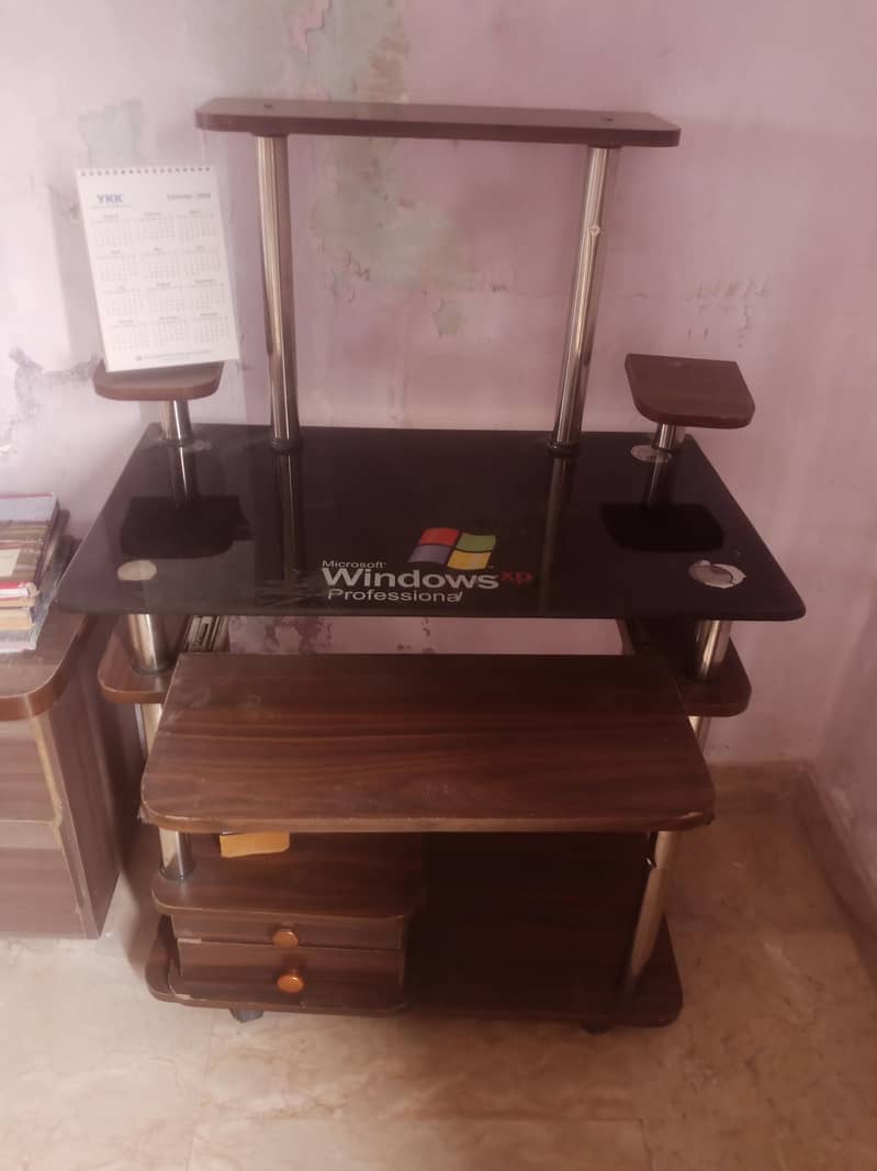 Computer table 1