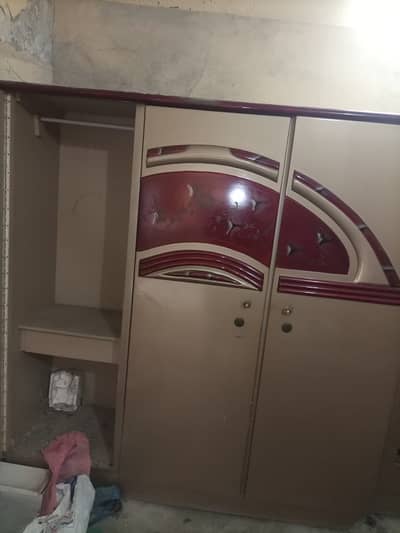 4 Piece Bedroom Set For Sale - Bed, Almari , Dressing Table, Divider