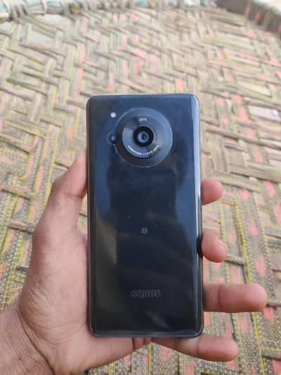 Sharp Aquos R7
