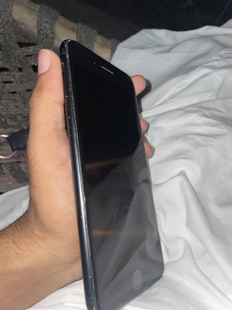 Apple iPhone 7 Plus 2