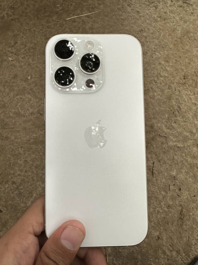 Apple iPhone 16 Pro 0