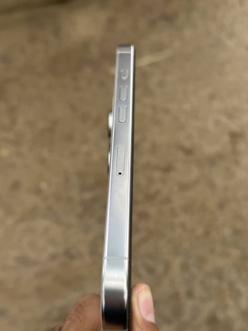 Apple iPhone 16 Pro 6