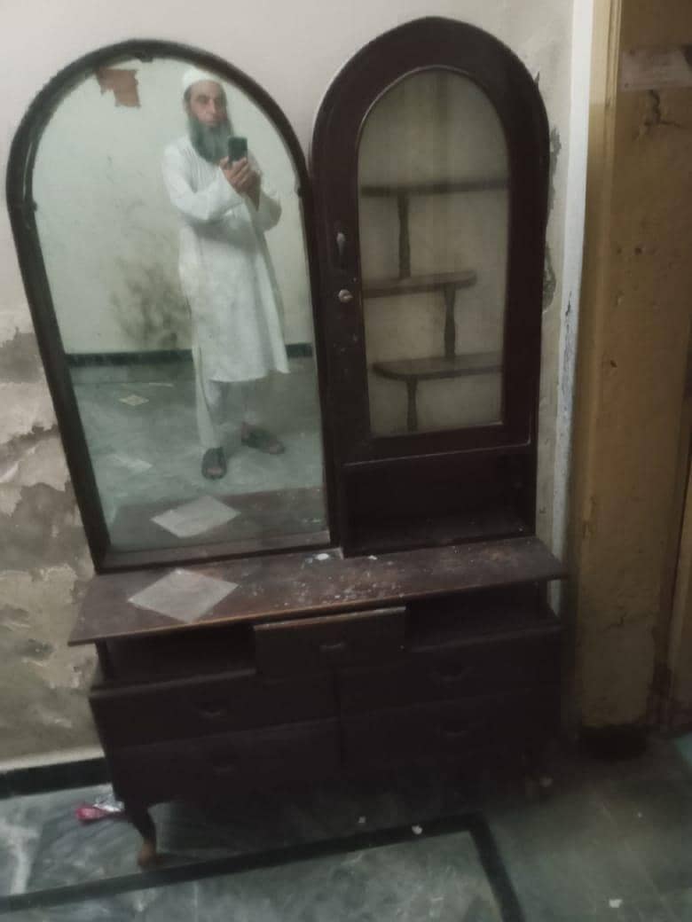 Dressing table 0