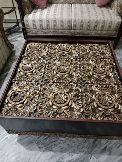 3x3 Wooden Center Table – Excellent Condition