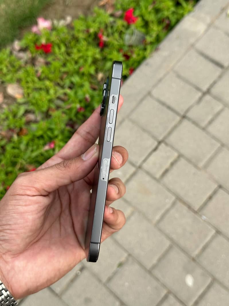 Apple iPhone 12 Pro Max 4