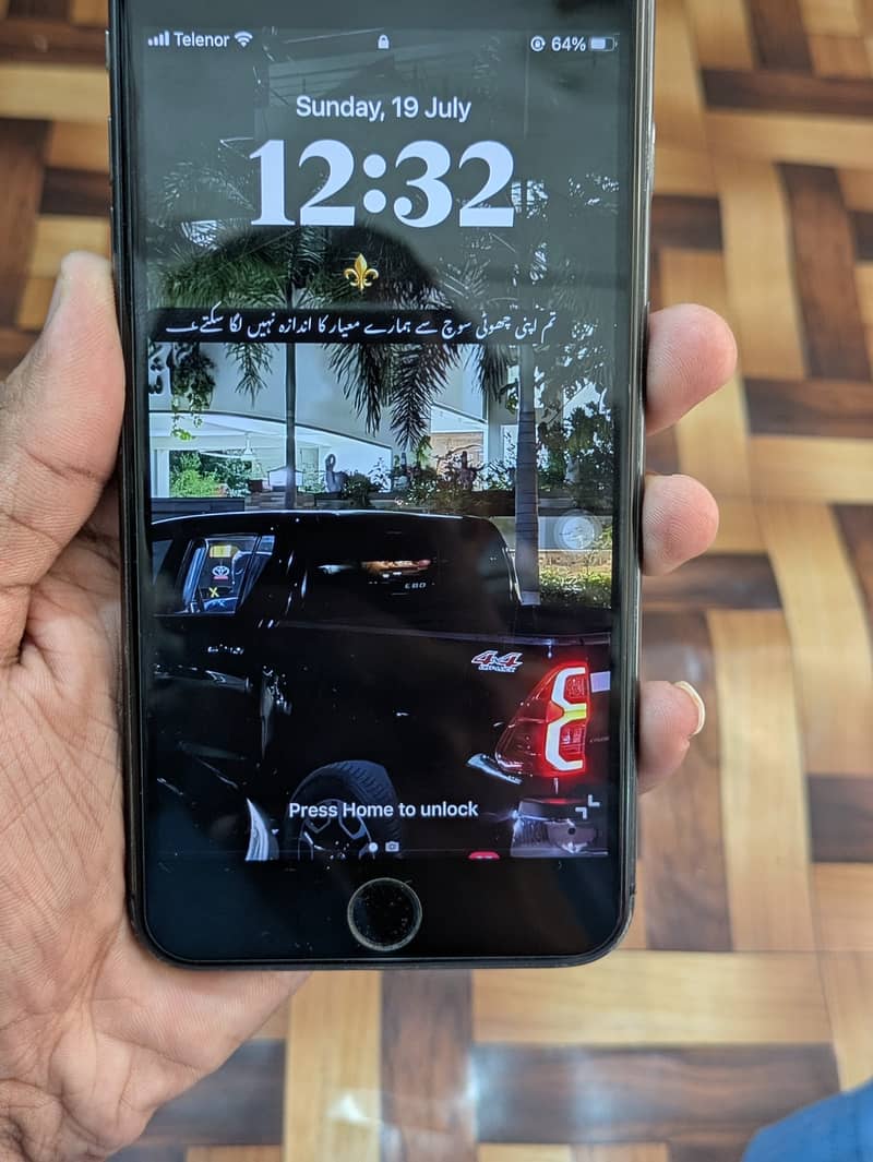 Apple iPhone 8 Plus 0