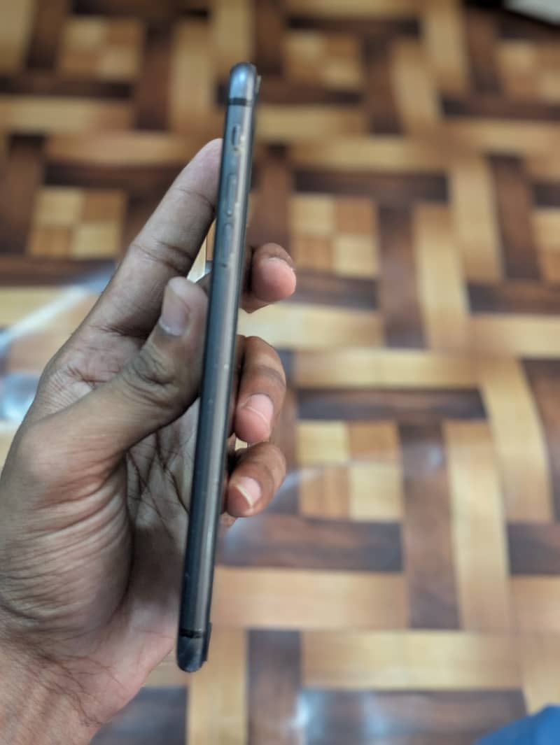 Apple iPhone 8 Plus 1