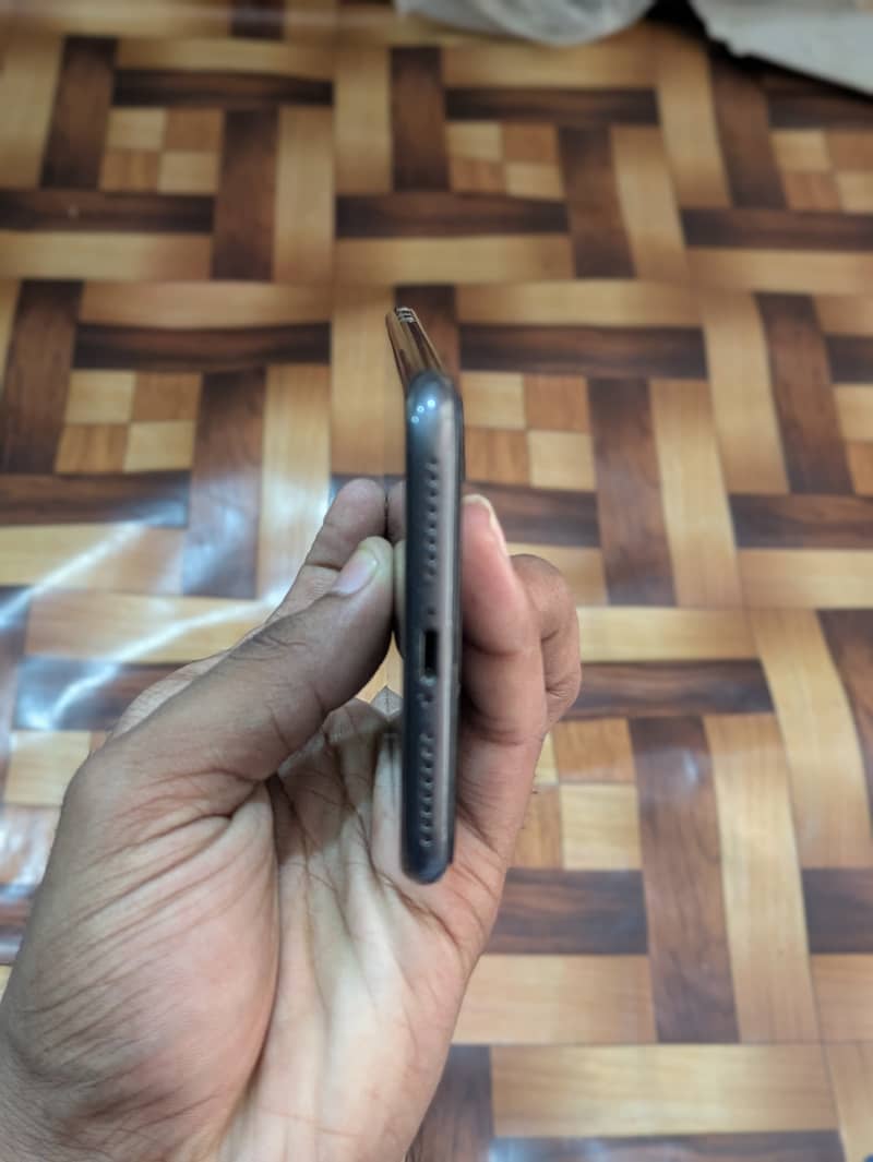 Apple iPhone 8 Plus 3