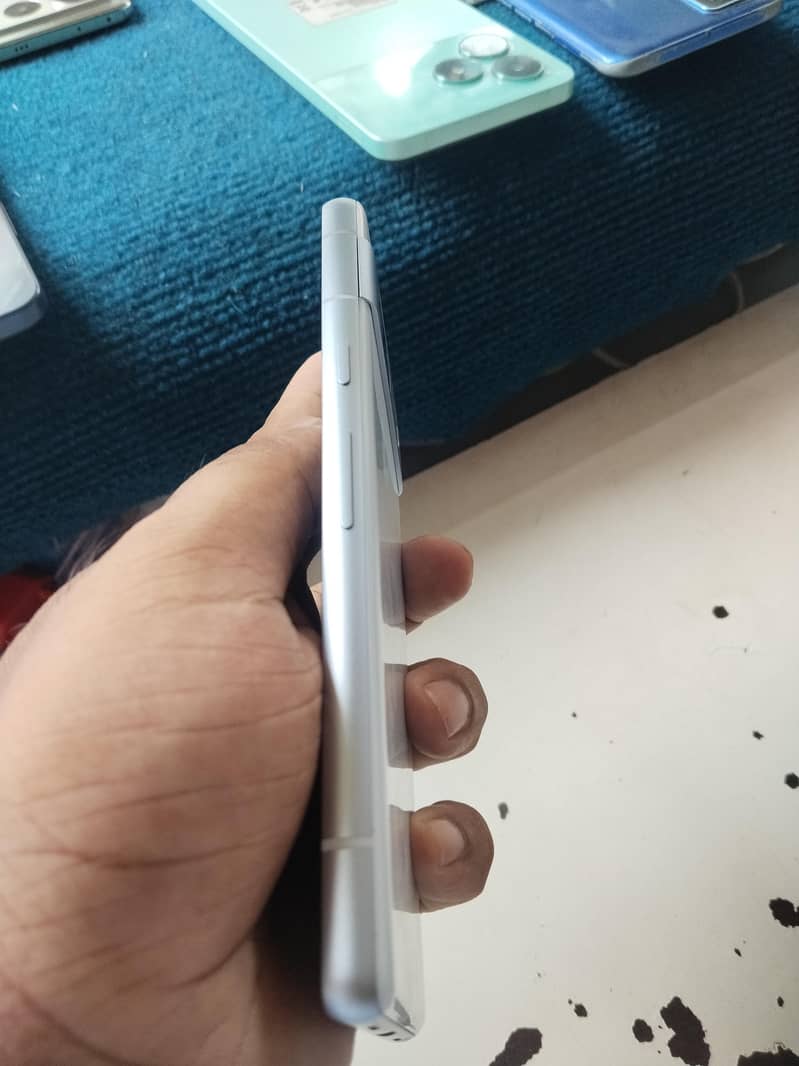 Google Pixel 7 4