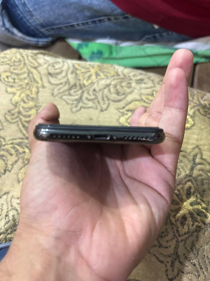 Apple iPhone X 3