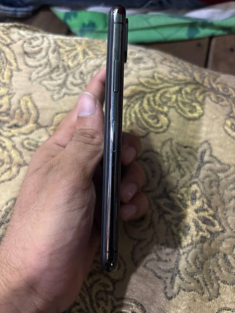 Apple iPhone X 5