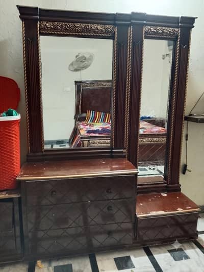 Dressing table