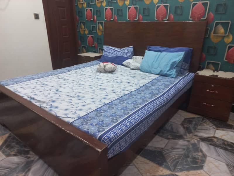 BED WITH 2 SIDE TABLE 3