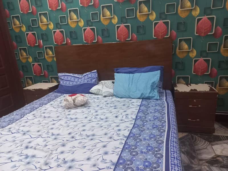 BED WITH 2 SIDE TABLE 5