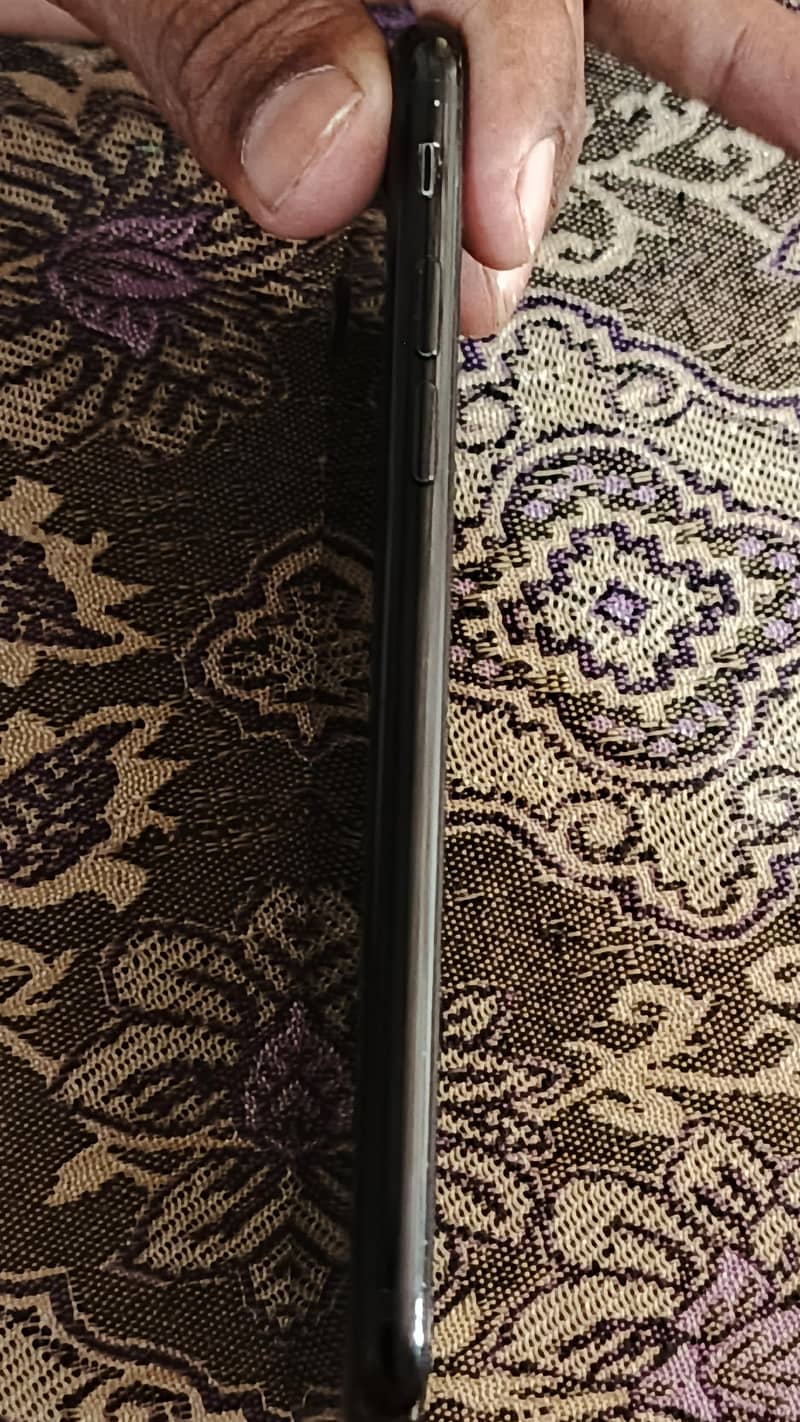 Apple iPhone 7 3