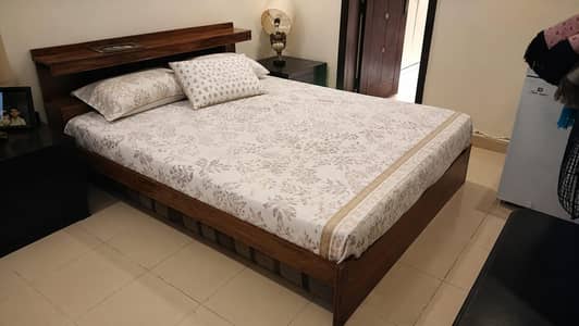 king size bed in excellent condition