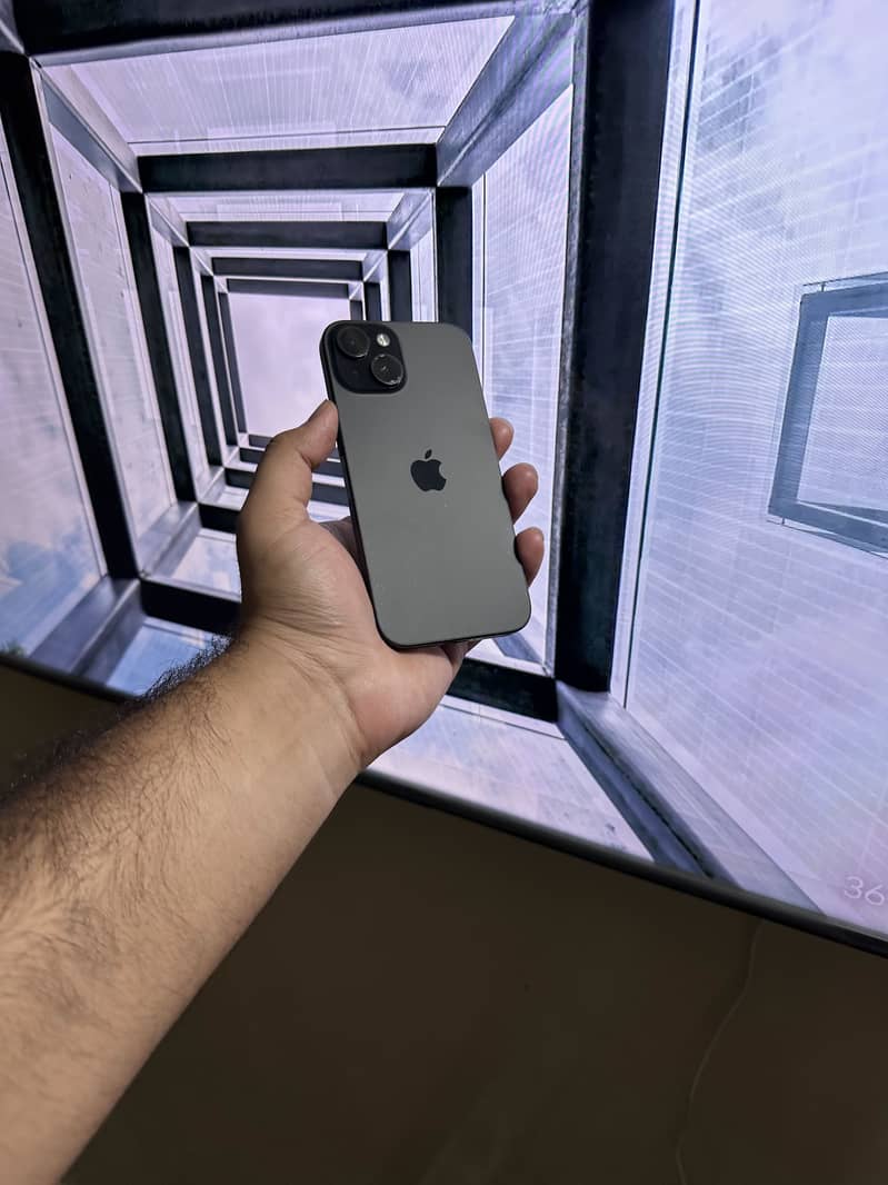 iPhone 15 3