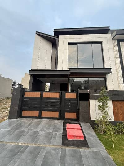 5 Marla Beautiful House for Rent With wapda light and Soi Gass in Khayaban-e-Amin, Lahore