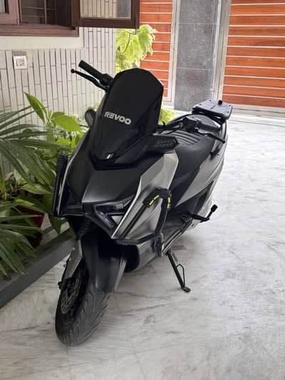 Revoo E52