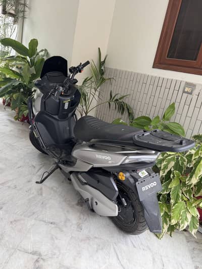 Revoo E52
